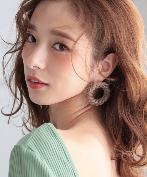 DONOBAN（ドノバン）の「ツイストサークルピアス [E]（ピアス（両耳用）・レディース・ベージュ/ブラウン・ONESIZE）」の21枚目の写真