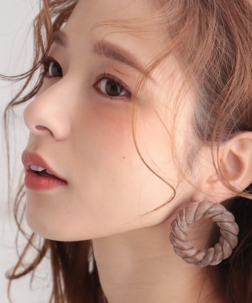 DONOBAN（ドノバン）の「ツイストサークルピアス [E]（ピアス（両耳用）・レディース・ベージュ/ブラウン・ONESIZE）」の19枚目の写真