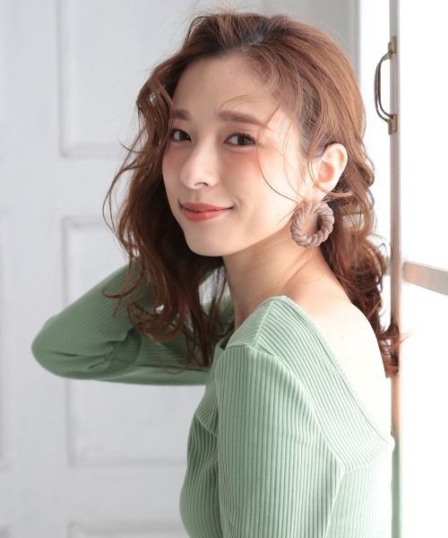 DONOBAN（ドノバン）の「ツイストサークルピアス [E]（ピアス（両耳用）・レディース・ベージュ/ブラウン・ONESIZE）」の18枚目の写真