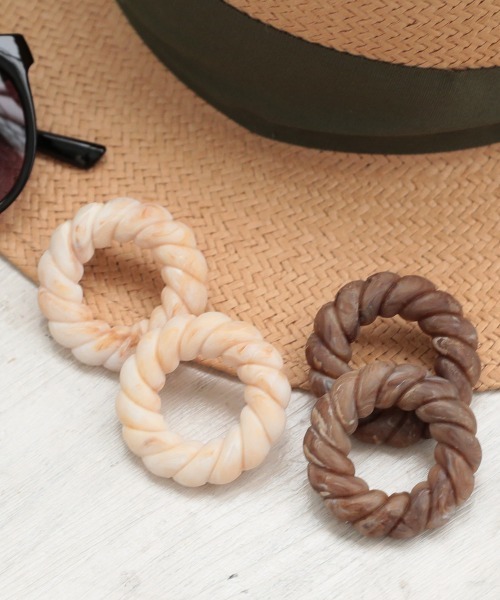 DONOBAN（ドノバン）の「ツイストサークルピアス [E]（ピアス（両耳用）・レディース・ベージュ/ブラウン・ONESIZE）」の17枚目の写真