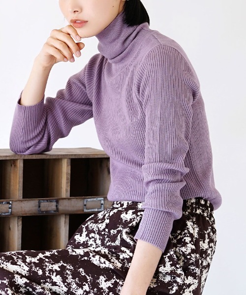 zootie（ズーティー）の「チクチクしない リブニット［タートルネック］（ニット/セーター・レディース・ブラック/ミント/アイボリー/杢グレー/ベージュ系その他/ダークオリーブ/ブラウン系その他/マスタード/ラベンダー/ブルー/ブラウン系その他2/チャコールグレー/グリーン/ターコイズブルー/ベージュ系その他2/レッド/ケリーグリーン/フューシャピンク/ライトピンク/イエロー・L/M/LL）」の15枚目の写真