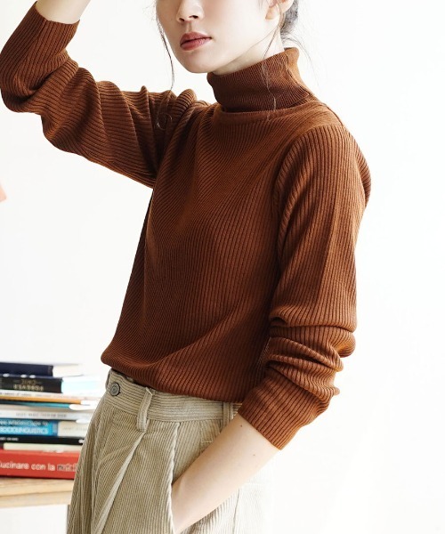 zootie（ズーティー）の「チクチクしない リブニット［タートルネック］（ニット/セーター・レディース・ブラック/ミント/アイボリー/杢グレー/ベージュ系その他/ダークオリーブ/ブラウン系その他/マスタード/ラベンダー/ブルー/ブラウン系その他2/チャコールグレー/グリーン/ターコイズブルー/ベージュ系その他2/レッド/ケリーグリーン/フューシャピンク/ライトピンク/イエロー・L/M/LL）」の6枚目の写真