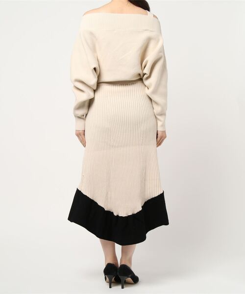 ROYAL PARTY（ロイヤルパーティー）の「アシメオフショルニットワンピース（ワンピース・レディース・ブラック/オフホワイト/ブルー・FREE）」の13枚目の写真