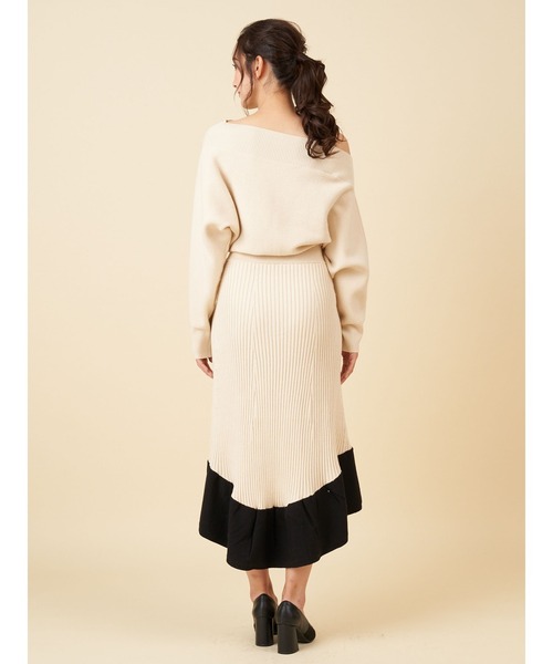 ROYAL PARTY（ロイヤルパーティー）の「アシメオフショルニットワンピース（ワンピース・レディース・ブラック/オフホワイト/ブルー・FREE）」の7枚目の写真