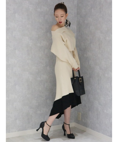 ROYAL PARTY（ロイヤルパーティー）の「アシメオフショルニットワンピース（ワンピース・レディース・ブラック/オフホワイト/ブルー・FREE）」の4枚目の写真