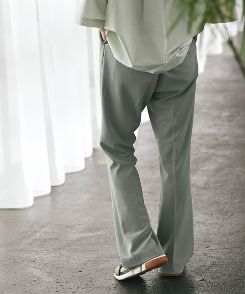 EMMA CLOTHES（エマクローズ）の「梨地ルーズリラックスワンタックフレアスラックスパンツ /EMMA CLOTHES（スラックス・メンズ・ブラウン系その他/ダークネイビー/ダークブラウン/グリーン系その他/ブラック/ベージュ系その他/グレー系その他/グレイッシュベージュ/ライラック・M/L）」の19枚目の写真