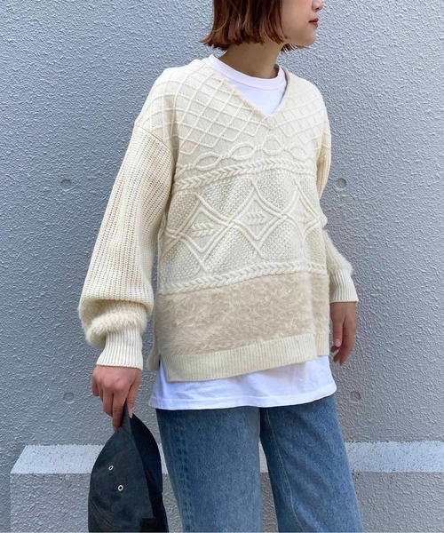 PICCIN（ピッチン）の「ケーブル+フェザーVネックニット（ニット/セーター・レディース・ベージュ/サックスブルー/アイボリー・M）」の2枚目の写真