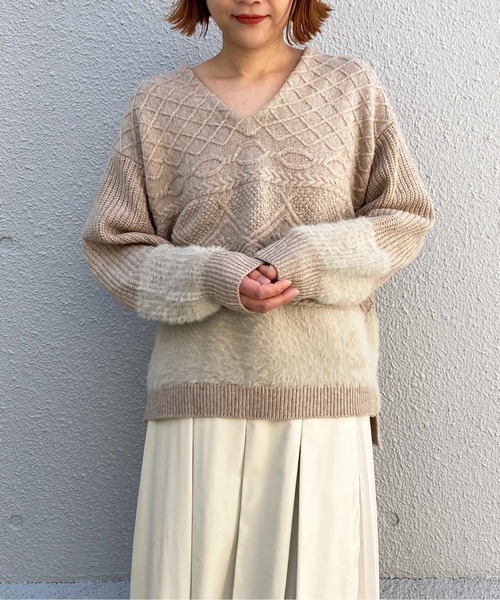 PICCIN（ピッチン）の「ケーブル+フェザーVネックニット（ニット/セーター・レディース・ベージュ/サックスブルー/アイボリー・M）」の15枚目の写真