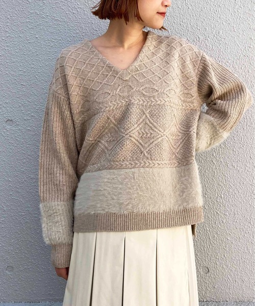 PICCIN（ピッチン）の「ケーブル+フェザーVネックニット（ニット/セーター・レディース・ベージュ/サックスブルー/アイボリー・M）」の16枚目の写真