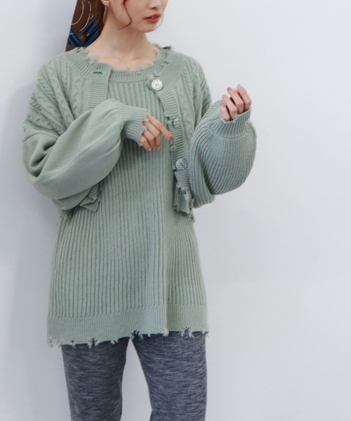 archives(アルシーヴ)の「ダメージ短丈カーディガンノースリセット(ニット/セーター・レディース・オフホワイト/ラベンダー/グリーン系その他/グレイッシュベージュ・MEDIUM)」の3枚目の写真