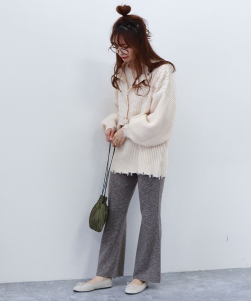 archives(アルシーヴ)の「ダメージ短丈カーディガンノースリセット(ニット/セーター・レディース・オフホワイト/ラベンダー/グリーン系その他/グレイッシュベージュ・MEDIUM)」の5枚目の写真