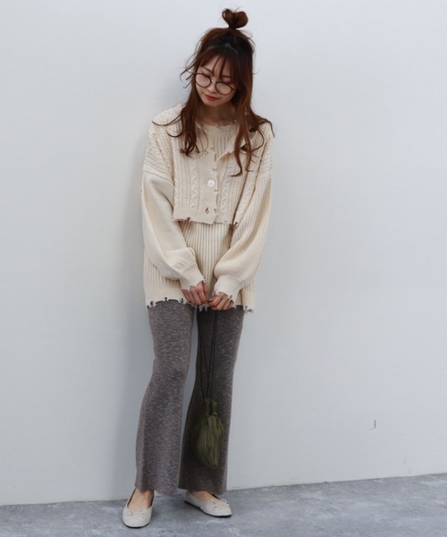 archives(アルシーヴ)の「ダメージ短丈カーディガンノースリセット(ニット/セーター・レディース・オフホワイト/ラベンダー/グリーン系その他/グレイッシュベージュ・MEDIUM)」の6枚目の写真