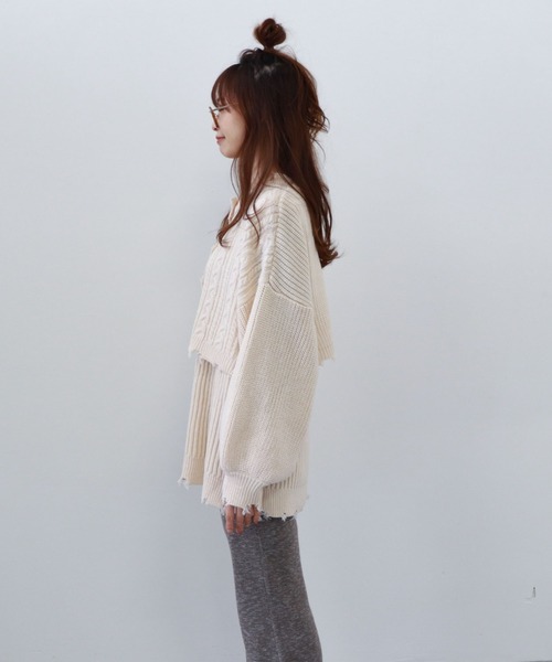 archives(アルシーヴ)の「ダメージ短丈カーディガンノースリセット(ニット/セーター・レディース・オフホワイト/ラベンダー/グリーン系その他/グレイッシュベージュ・MEDIUM)」の18枚目の写真