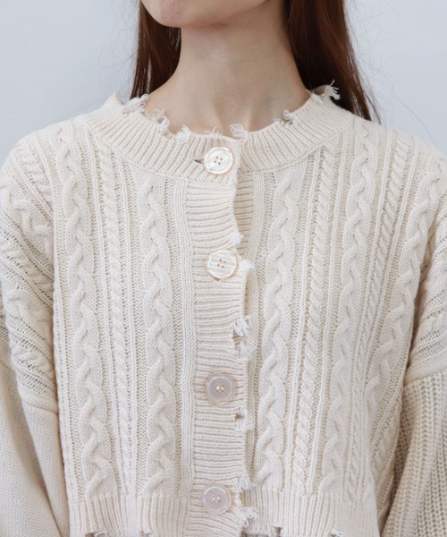 archives(アルシーヴ)の「ダメージ短丈カーディガンノースリセット(ニット/セーター・レディース・オフホワイト/ラベンダー/グリーン系その他/グレイッシュベージュ・MEDIUM)」の20枚目の写真