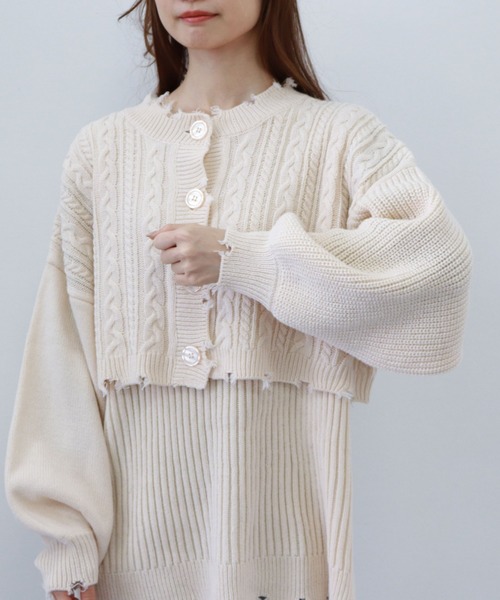 archives(アルシーヴ)の「ダメージ短丈カーディガンノースリセット(ニット/セーター・レディース・オフホワイト/ラベンダー/グリーン系その他/グレイッシュベージュ・MEDIUM)」の21枚目の写真