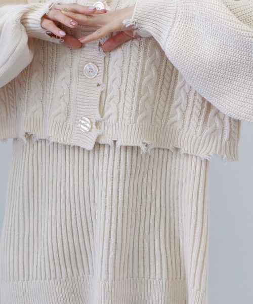 archives(アルシーヴ)の「ダメージ短丈カーディガンノースリセット(ニット/セーター・レディース・オフホワイト/ラベンダー/グリーン系その他/グレイッシュベージュ・MEDIUM)」の22枚目の写真