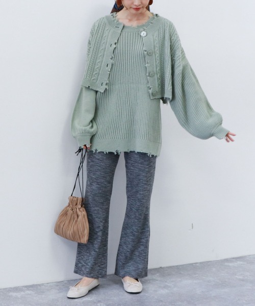 archives(アルシーヴ)の「ダメージ短丈カーディガンノースリセット(ニット/セーター・レディース・オフホワイト/ラベンダー/グリーン系その他/グレイッシュベージュ・MEDIUM)」の9枚目の写真