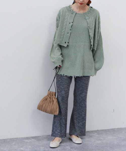 archives(アルシーヴ)の「ダメージ短丈カーディガンノースリセット(ニット/セーター・レディース・オフホワイト/ラベンダー/グリーン系その他/グレイッシュベージュ・MEDIUM)」の10枚目の写真