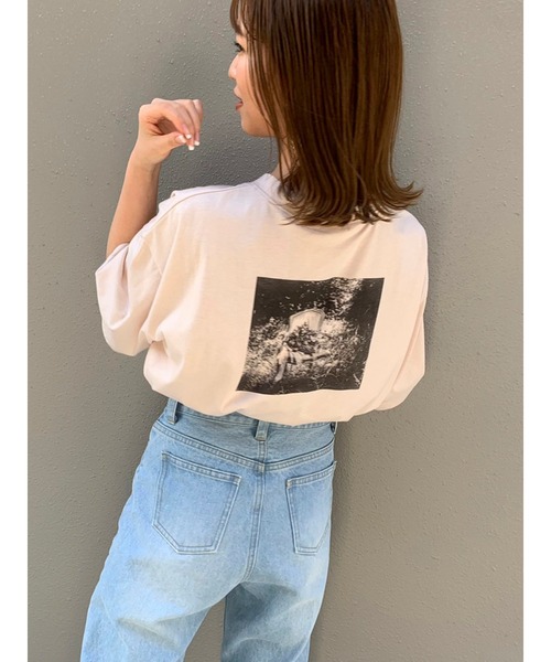 dazzlin（ダズリン）の「フォトメッセージオーバーTシャツ（Tシャツ/カットソー・レディース・グレー/オフホワイト/ベージュ/オレンジ・FREE）」の3枚目の写真