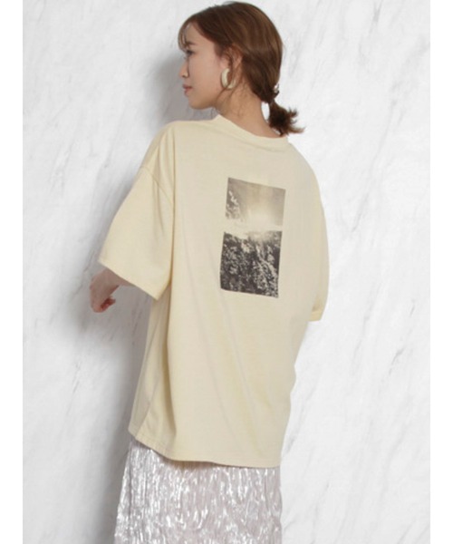 dazzlin（ダズリン）の「フォトメッセージオーバーTシャツ（Tシャツ/カットソー・レディース・グレー/オフホワイト/ベージュ/オレンジ・FREE）」の4枚目の写真