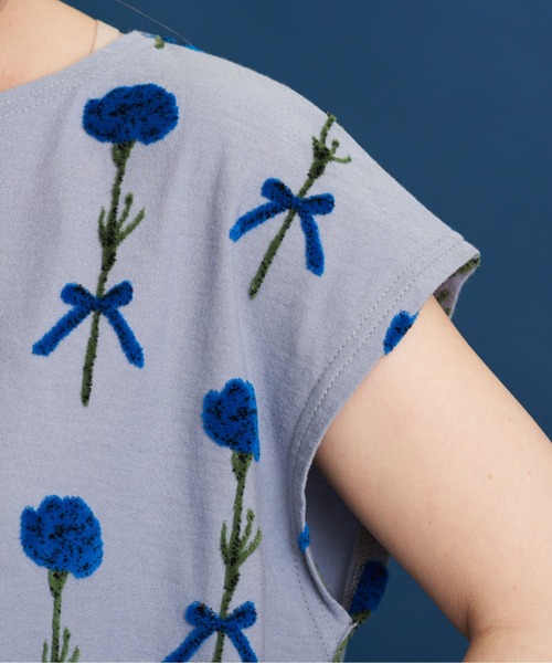 eiπe （イーペ）の「eiπe カーネーションジャカード　フレンチプルオーバー（Tシャツ/カットソー・レディース・レッド/ブルー・FREE）」の16枚目の写真