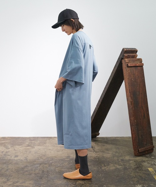 Dulcamara（ドゥルカマラ）の「2021秋冬 アシンメトリーOP -SMOOTH WOOL / CUT & SAWN-（ワンピース・レディース・ブルー/ブラック/オートミール・FREE）」の5枚目の写真