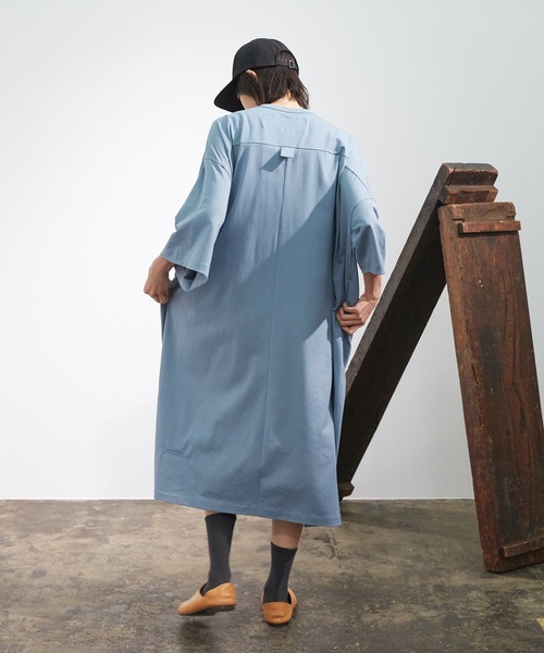 Dulcamara（ドゥルカマラ）の「2021秋冬 アシンメトリーOP -SMOOTH WOOL / CUT & SAWN-（ワンピース・レディース・ブルー/ブラック/オートミール・FREE）」の6枚目の写真