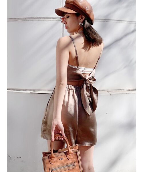 GYDA（ジェイダ）の「バックリボンサテンショーパンロンパース（つなぎ/オールインワン・レディース・ベージュ/ブラック/カーキ・FREE）」の6枚目の写真