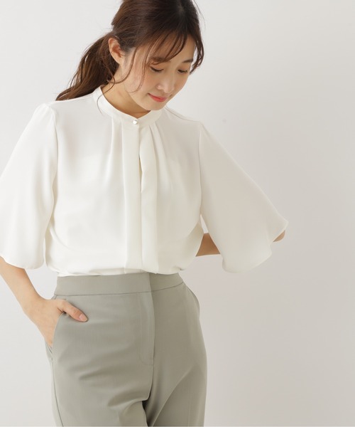 NATURAL BEAUTY BASIC（ナチュラルビューティーベーシック）の「フロントタックブラウス五分袖（シャツ/ブラウス・レディース・ベージュ系その他2/オフホワイト/ライトグリーン・SMALL/MEDIUM）」の8枚目の写真