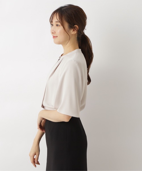 NATURAL BEAUTY BASIC（ナチュラルビューティーベーシック）の「フロントタックブラウス五分袖（シャツ/ブラウス・レディース・ベージュ系その他2/オフホワイト/ライトグリーン・SMALL/MEDIUM）」の13枚目の写真