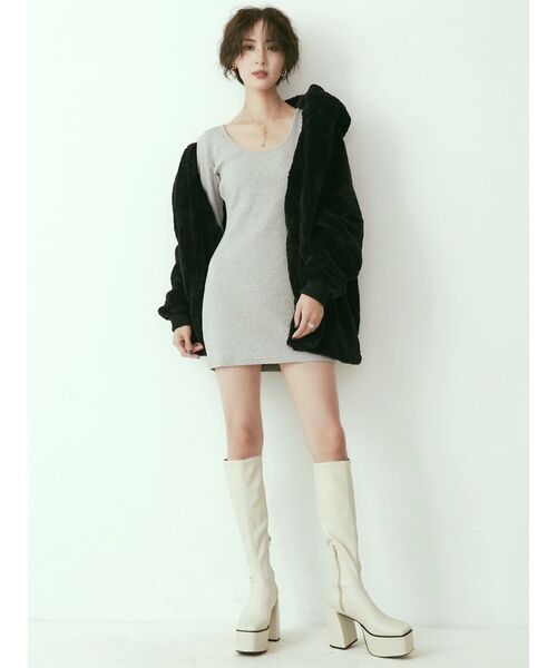 GYDA（ジェイダ）の「LOOSE BOA コート（その他アウター・レディース・オフホワイト/ブラック・FREE）」の4枚目の写真