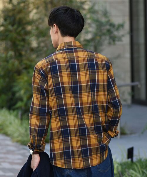 SHIPS（シップス）の「SHIPS: 播州織 フェザー チェック レギュラーカラー ネルシャツ（シャツ/ブラウス・メンズ・ベージュ/ネイビー/ブラウン/オリーブ・SMALL/MEDIUM/LARGE/X-LARGE）」の11枚目の写真