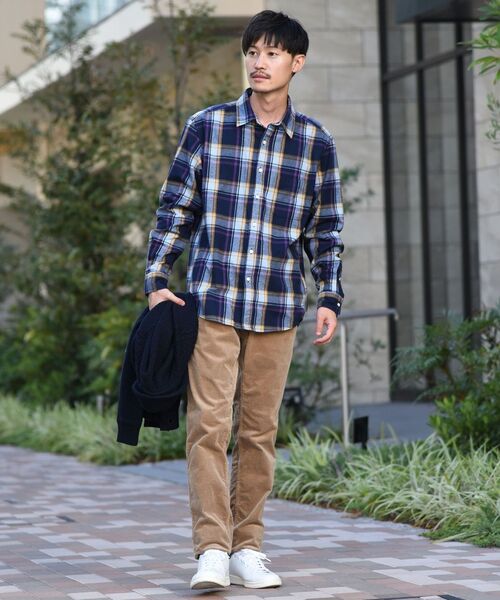 SHIPS（シップス）の「SHIPS: 播州織 フェザー チェック レギュラーカラー ネルシャツ（シャツ/ブラウス・メンズ・ベージュ/ネイビー/ブラウン/オリーブ・SMALL/MEDIUM/LARGE/X-LARGE）」の13枚目の写真