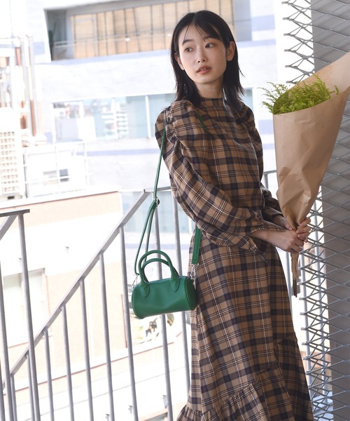 Alley by w closet（アリーバイダブルクローゼット）の「【SETUP対応】【Alley】チェックボリューム袖ブラウス（シャツ/ブラウス・レディース・ベージュ/ネイビー・FREE）」の4枚目の写真