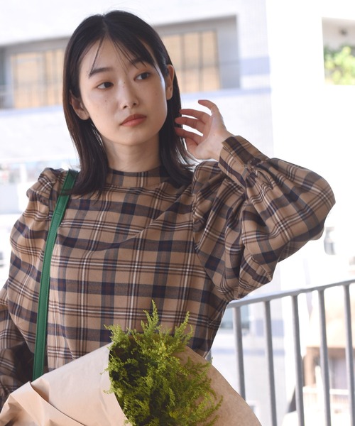 Alley by w closet（アリーバイダブルクローゼット）の「【SETUP対応】【Alley】チェックボリューム袖ブラウス（シャツ/ブラウス・レディース・ベージュ/ネイビー・FREE）」の8枚目の写真