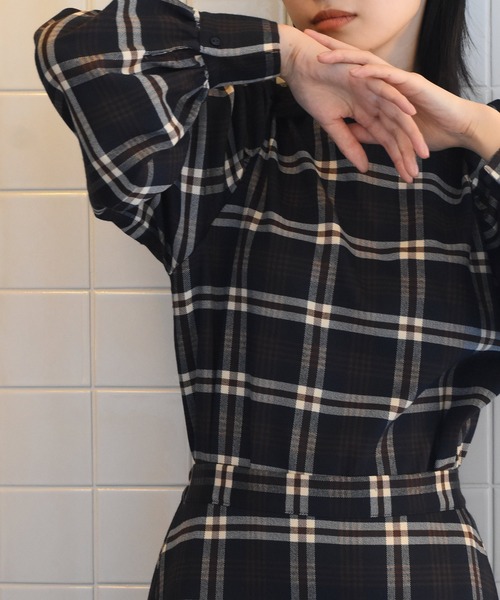 Alley by w closet（アリーバイダブルクローゼット）の「【SETUP対応】【Alley】チェックボリューム袖ブラウス（シャツ/ブラウス・レディース・ベージュ/ネイビー・FREE）」の11枚目の写真