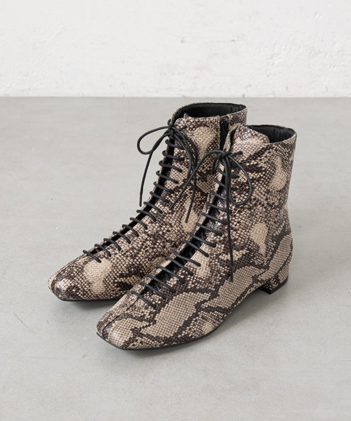 prose verse（プロズヴェール）の「レースアップショートブーツ（ブーツ・レディース・ベージュ/ブラック/グレイッシュベージュ・LARGE/SMALL/MEDIUM/LL）」の4枚目の写真