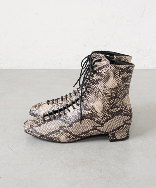 prose verse（プロズヴェール）の「レースアップショートブーツ（ブーツ・レディース・ベージュ/ブラック/グレイッシュベージュ・LARGE/SMALL/MEDIUM/LL）」の9枚目の写真