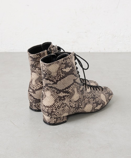 prose verse（プロズヴェール）の「レースアップショートブーツ（ブーツ・レディース・ベージュ/ブラック/グレイッシュベージュ・LARGE/SMALL/MEDIUM/LL）」の5枚目の写真