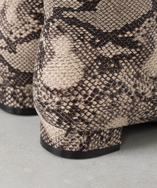 prose verse（プロズヴェール）の「レースアップショートブーツ（ブーツ・レディース・ベージュ/ブラック/グレイッシュベージュ・LARGE/SMALL/MEDIUM/LL）」の8枚目の写真