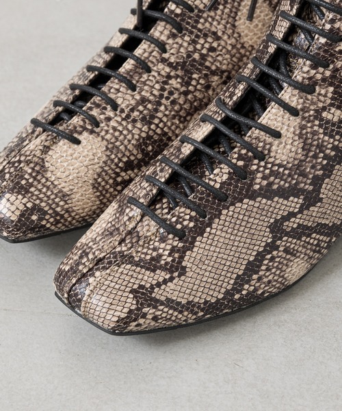 prose verse（プロズヴェール）の「レースアップショートブーツ（ブーツ・レディース・ベージュ/ブラック/グレイッシュベージュ・LARGE/SMALL/MEDIUM/LL）」の10枚目の写真