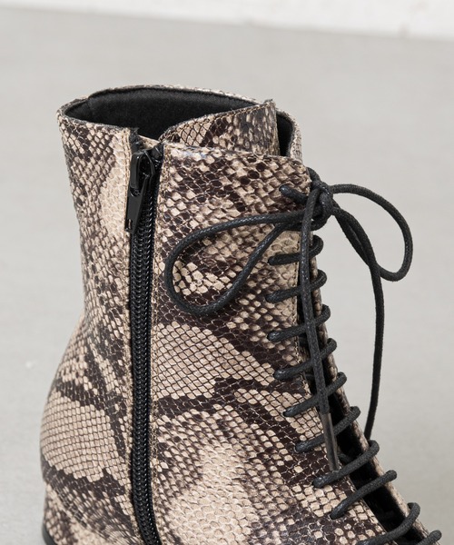 prose verse（プロズヴェール）の「レースアップショートブーツ（ブーツ・レディース・ベージュ/ブラック/グレイッシュベージュ・LARGE/SMALL/MEDIUM/LL）」の12枚目の写真