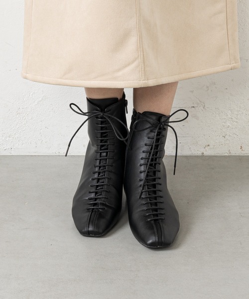 prose verse（プロズヴェール）の「レースアップショートブーツ（ブーツ・レディース・ベージュ/ブラック/グレイッシュベージュ・LARGE/SMALL/MEDIUM/LL）」の6枚目の写真