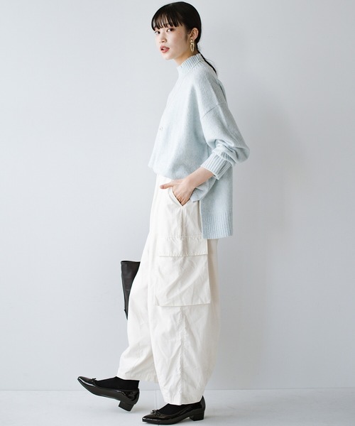 haco!(ハコ)の「軽くて肩こり知らず!全てを包む優しいビッグシルエットハイネックニット(ニット/セーター・レディース・ネイビー/ライトブルー/アイボリー・LARGE/MEDIUM/SMALL/X-LARGE)」の5枚目の写真