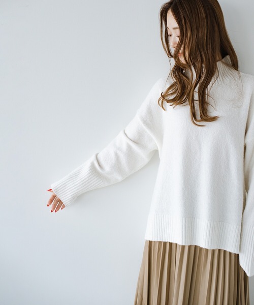 haco!(ハコ)の「軽くて肩こり知らず!全てを包む優しいビッグシルエットハイネックニット(ニット/セーター・レディース・ネイビー/ライトブルー/アイボリー・LARGE/MEDIUM/SMALL/X-LARGE)」の12枚目の写真