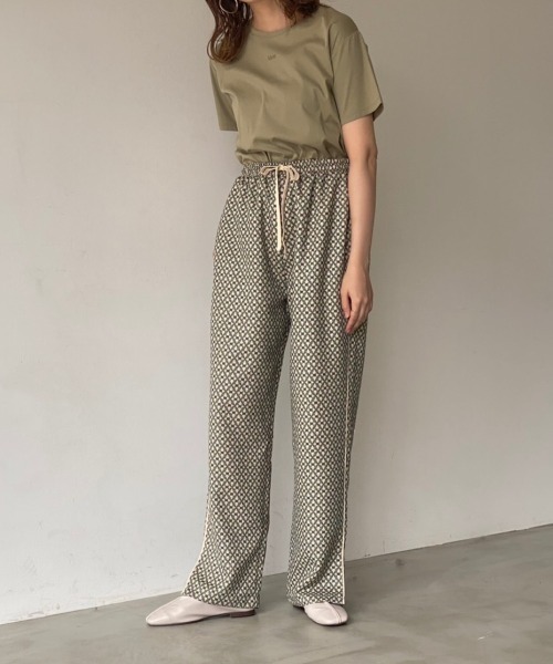 idem（イデム）の「【ZOZOTOWN限定】geometric relax pants/ジオメトリックリラックスパンツ（その他パンツ・レディース・ベージュ/グリーン・FREE/SMALL）」の2枚目の写真