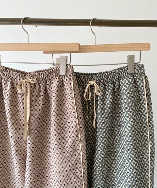 idem（イデム）の「【ZOZOTOWN限定】geometric relax pants/ジオメトリックリラックスパンツ（その他パンツ・レディース・ベージュ/グリーン・FREE/SMALL）」の17枚目の写真