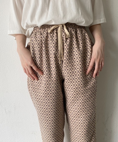 idem（イデム）の「【ZOZOTOWN限定】geometric relax pants/ジオメトリックリラックスパンツ（その他パンツ・レディース・ベージュ/グリーン・FREE/SMALL）」の20枚目の写真