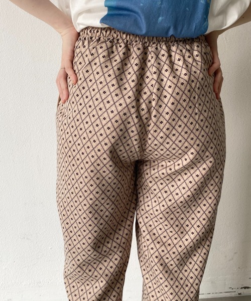 idem（イデム）の「【ZOZOTOWN限定】geometric relax pants/ジオメトリックリラックスパンツ（その他パンツ・レディース・ベージュ/グリーン・FREE/SMALL）」の16枚目の写真