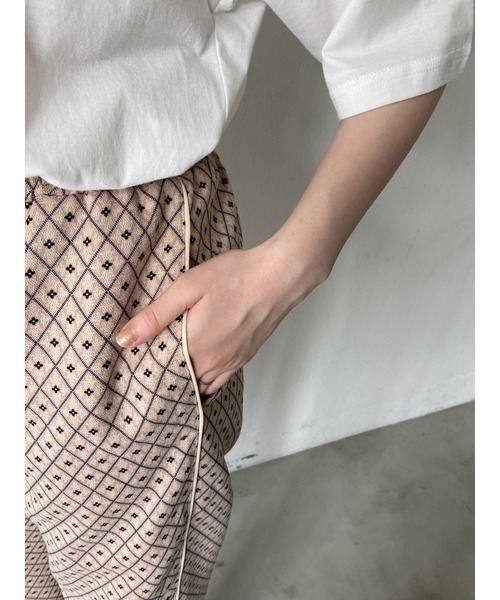 idem（イデム）の「【ZOZOTOWN限定】geometric relax pants/ジオメトリックリラックスパンツ（その他パンツ・レディース・ベージュ/グリーン・FREE/SMALL）」の9枚目の写真